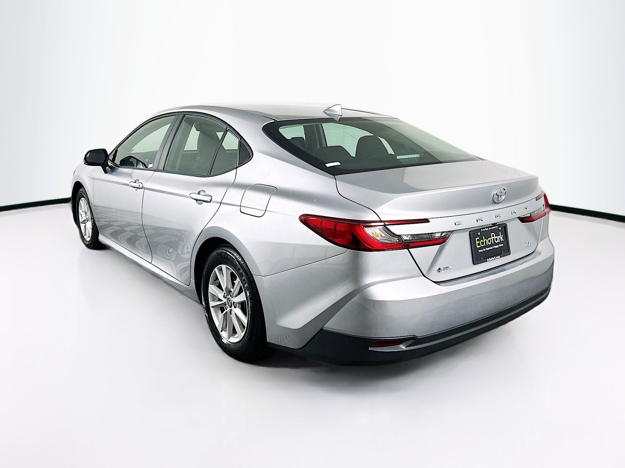 Used 2025 Toyota Camry LE image 5