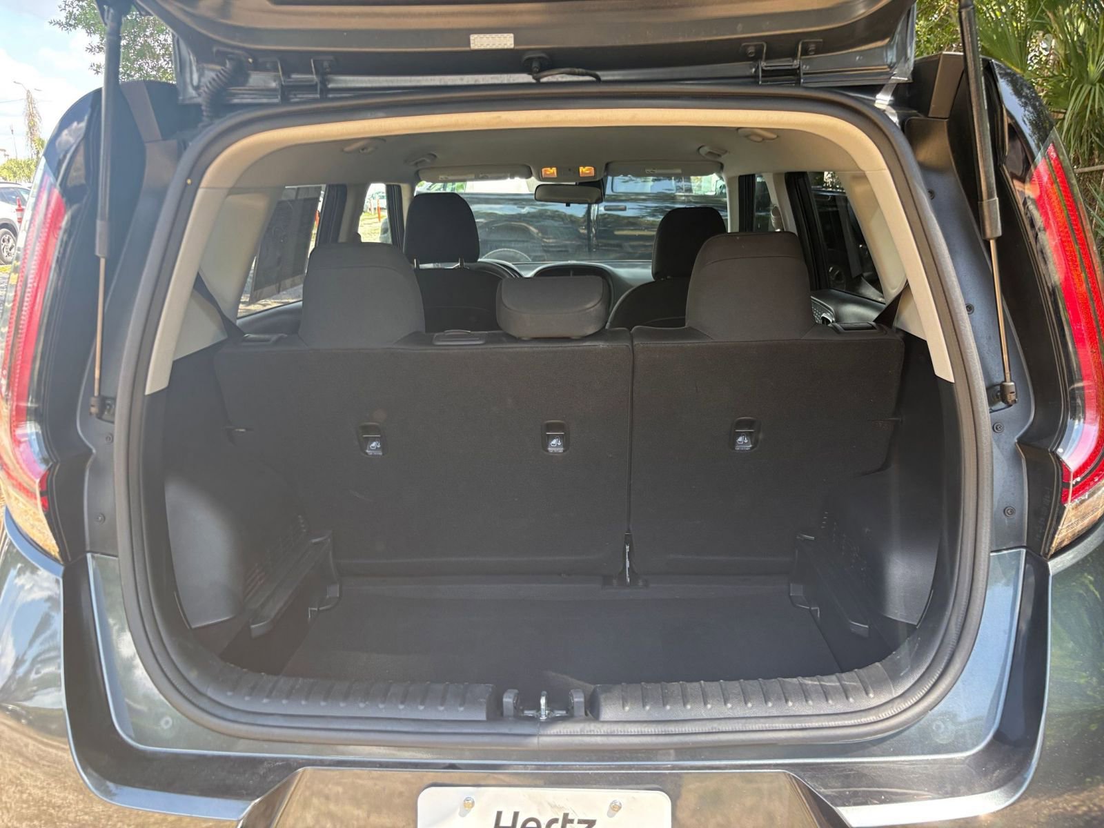 Used 2025 Kia Soul LX w/ LX Technology Package FWD image 31