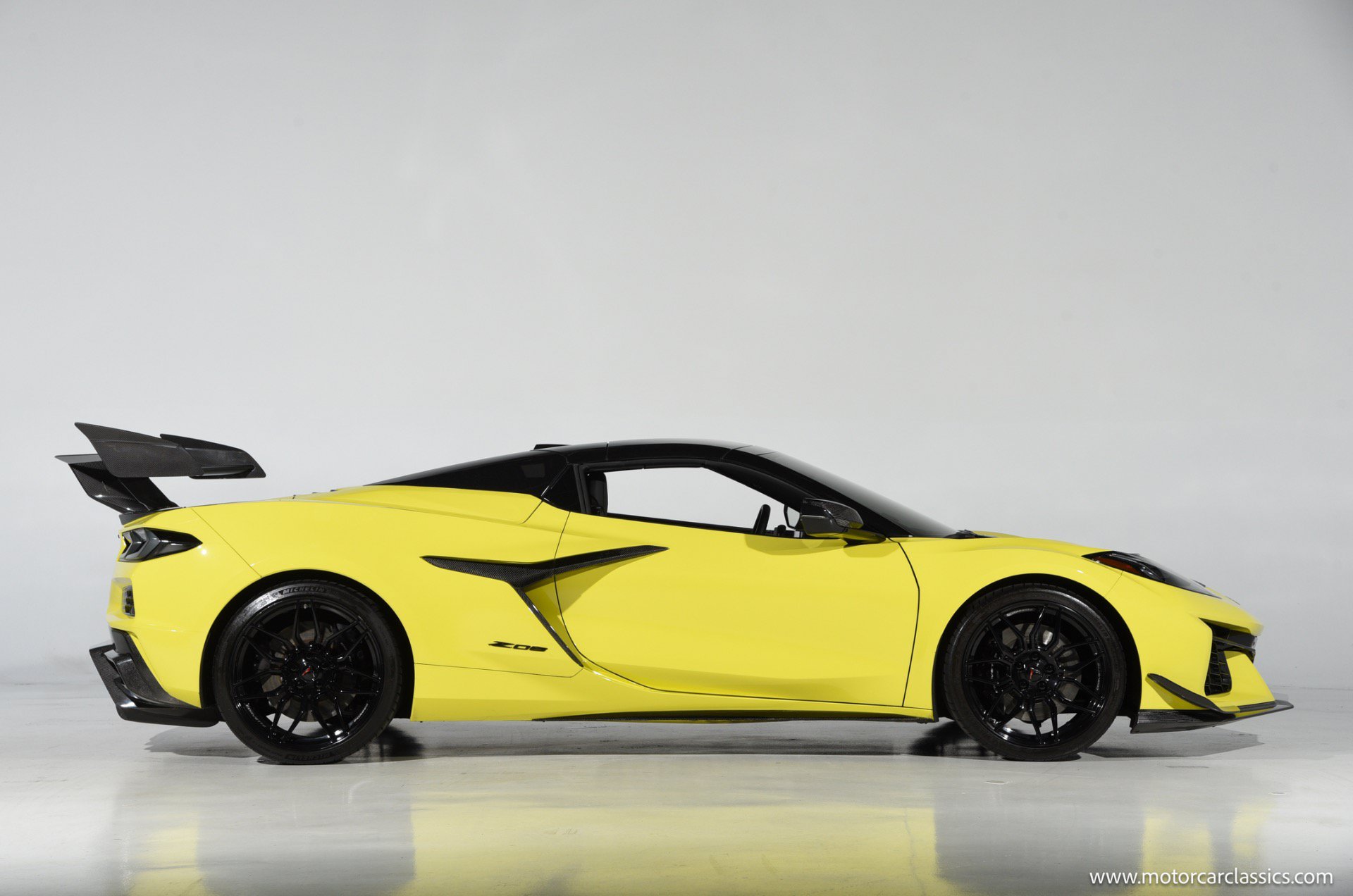 Used 2024 Chevrolet Corvette Z06 RWD image 14