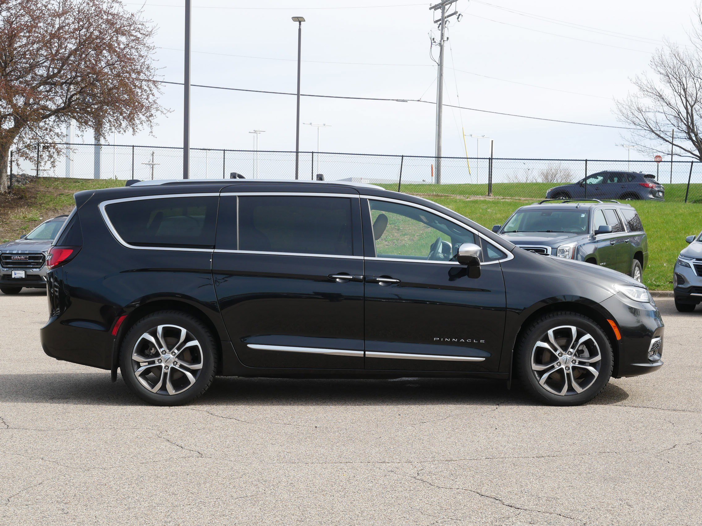 Used 2022 Chrysler Pacifica Pinnacle AWD/4WD image 5
