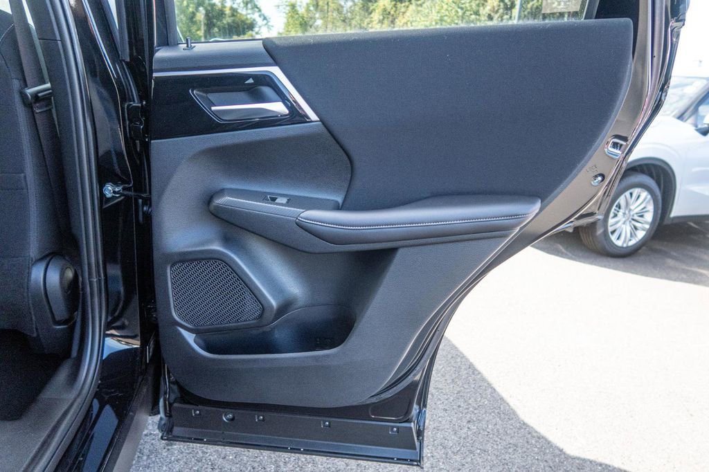 New 2024 Mitsubishi Outlander ES image 19