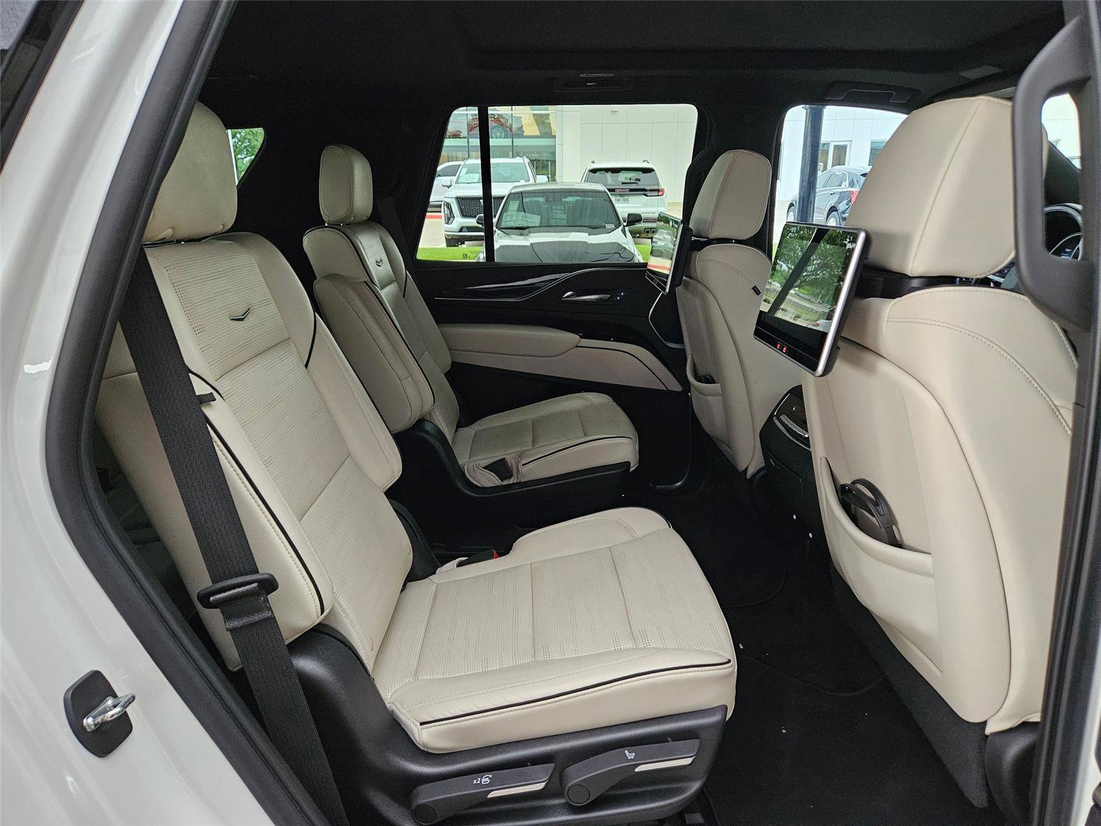 Used 2022 Cadillac Escalade Sport w/ Touring Package AWD/4WD image 28