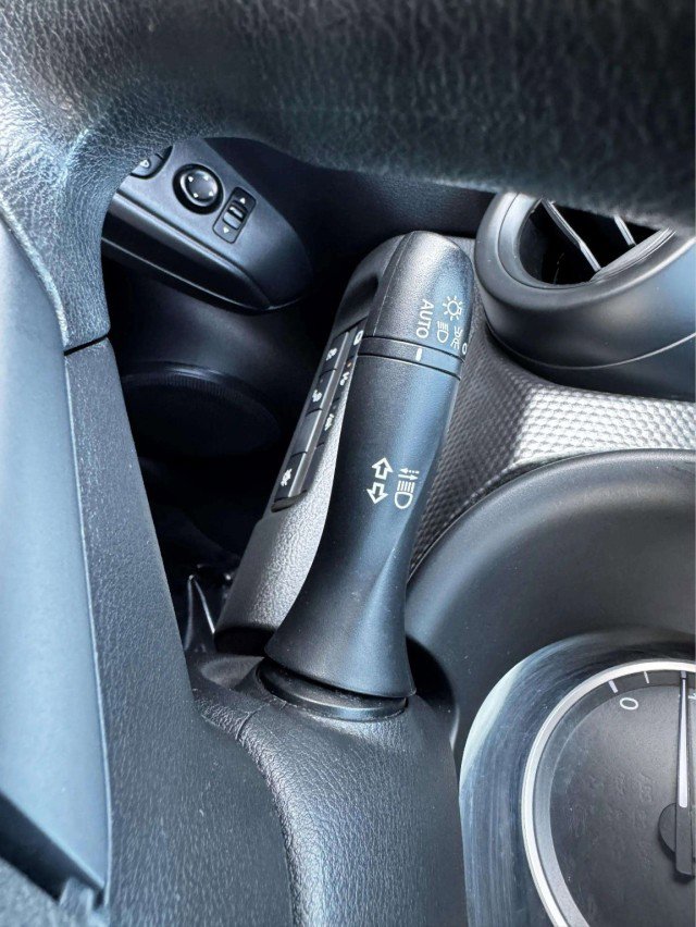 Used 2020 Nissan Kicks S image 22