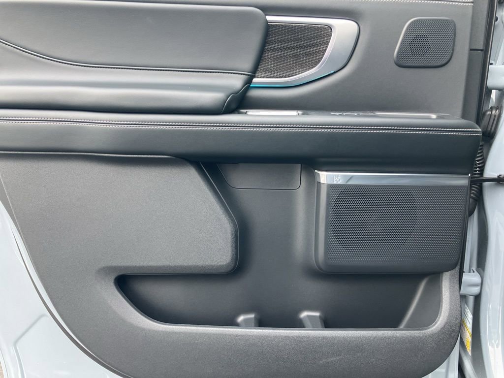 Used 2025 Ford Expedition Max Platinum w/ Stealth Performance Package image 39