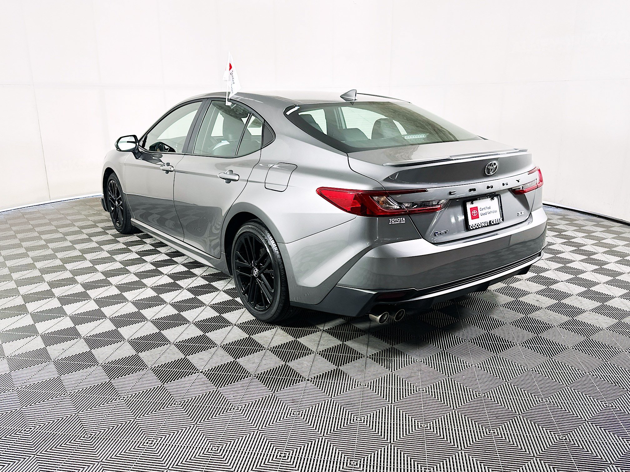 Used 2026 Toyota Camry SE w/ Convenience Package FWD image 5