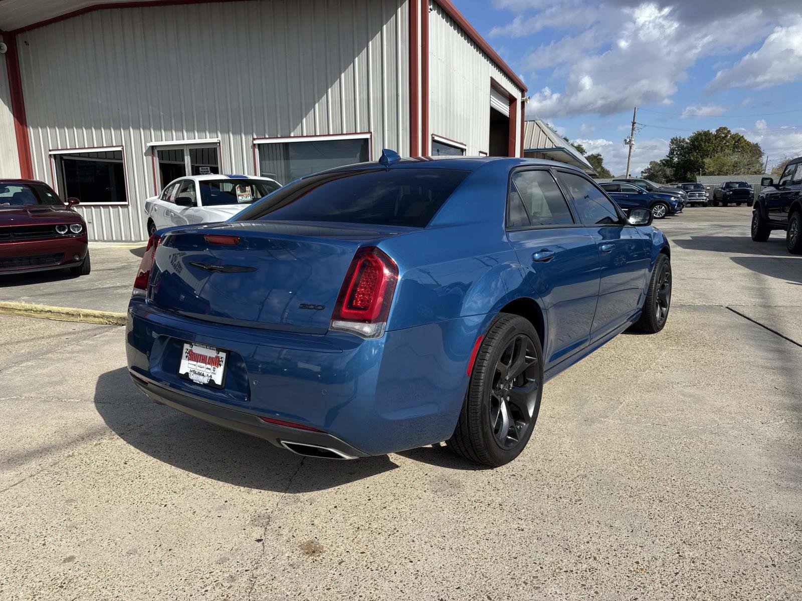 Certified 2023 Chrysler 300 Touring L w/ Popular Equipment Group image 6