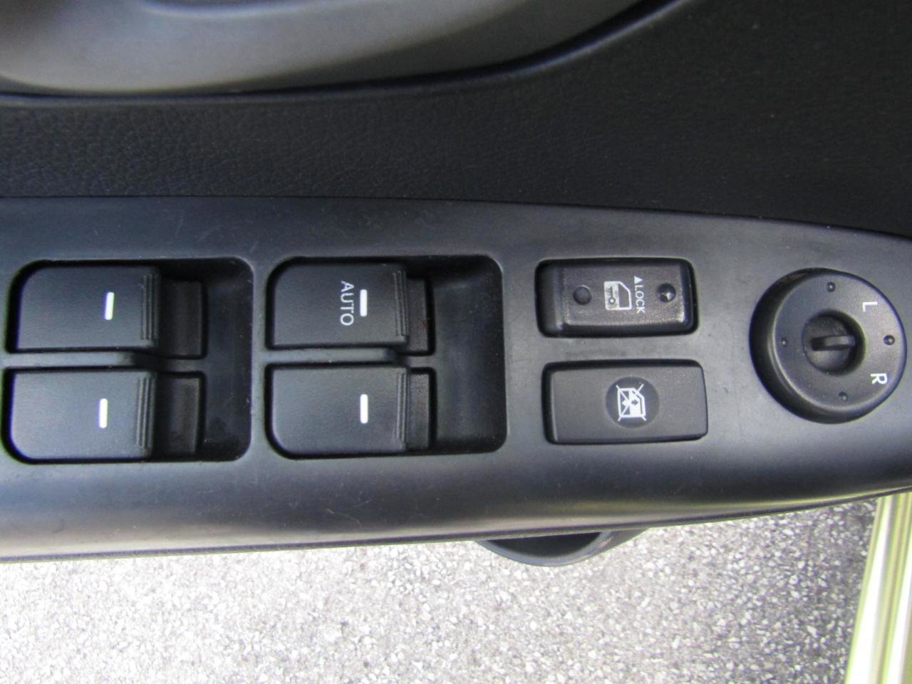 Used 2011 Kia Soul + w/ Audio Pkg FWD image 11