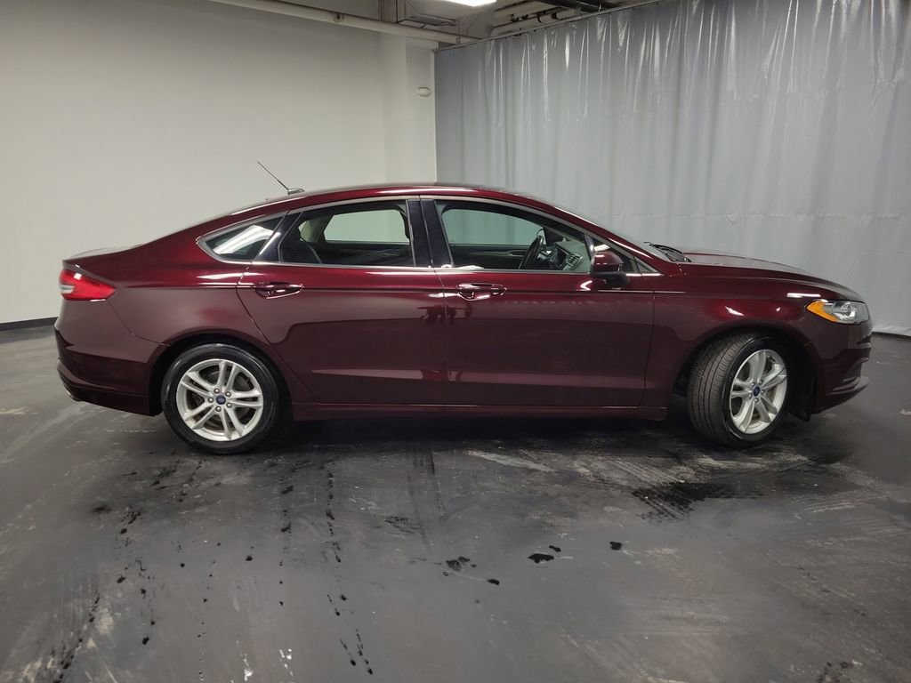 Used 2018 Ford Fusion SE w/ Fusion SE Technology Package image 9