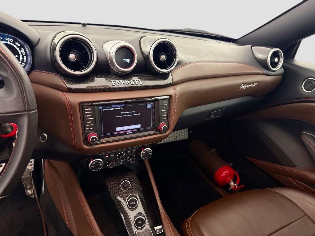 Used 2016 Ferrari California T image 23