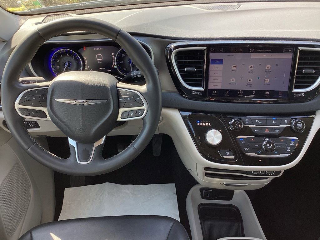 Used 2024 Chrysler Pacifica Touring-L FWD image 23