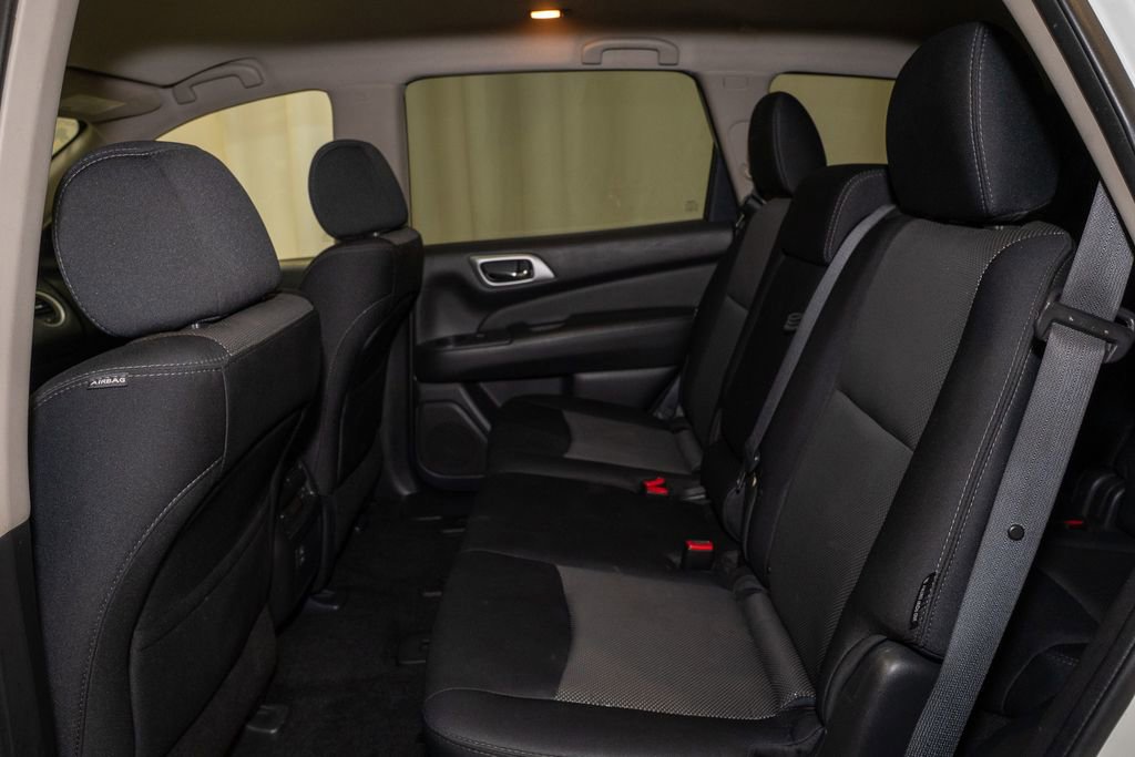 Used 2018 Nissan Pathfinder SV image 8
