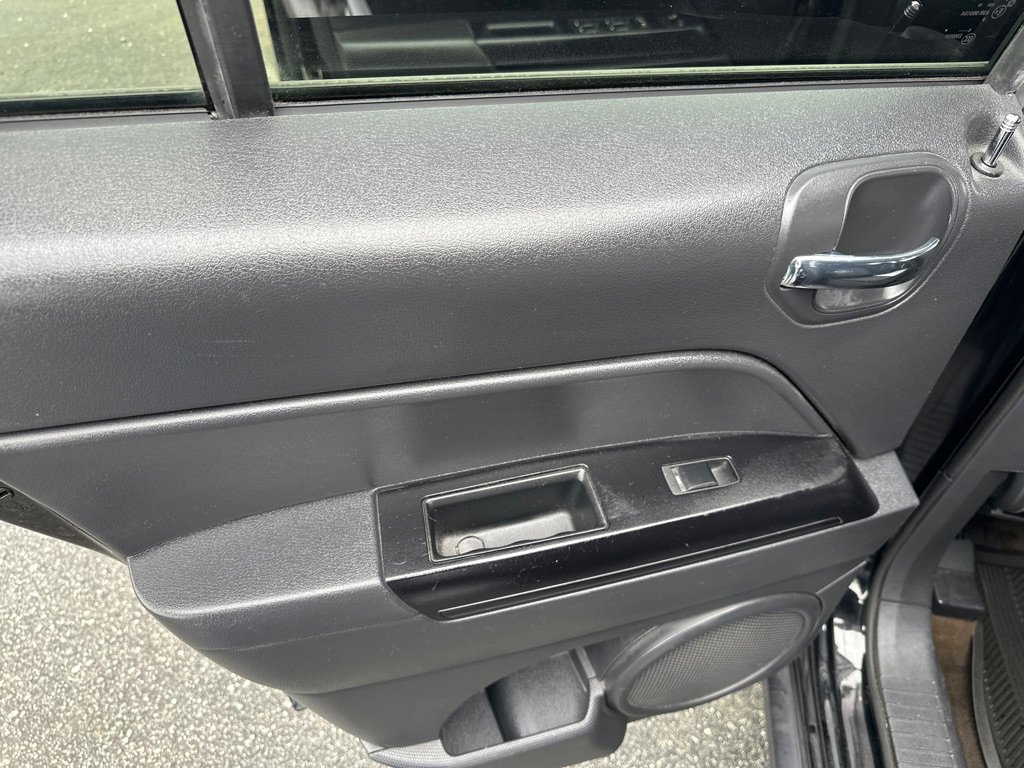 Used 2017 Jeep Patriot Latitude image 12