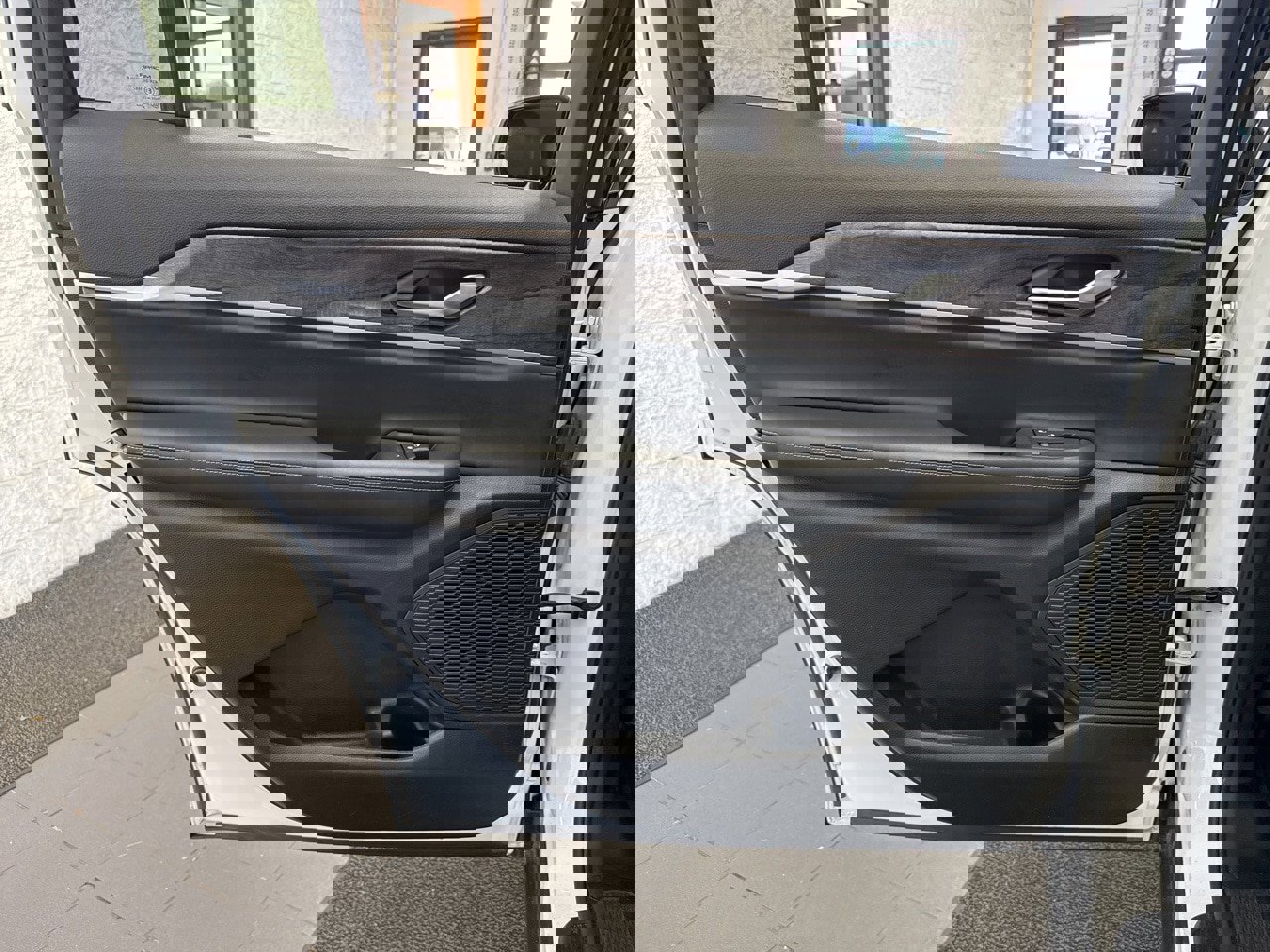 Used 2023 Jeep Grand Cherokee L Limited w/ Black Appearance Package image 46