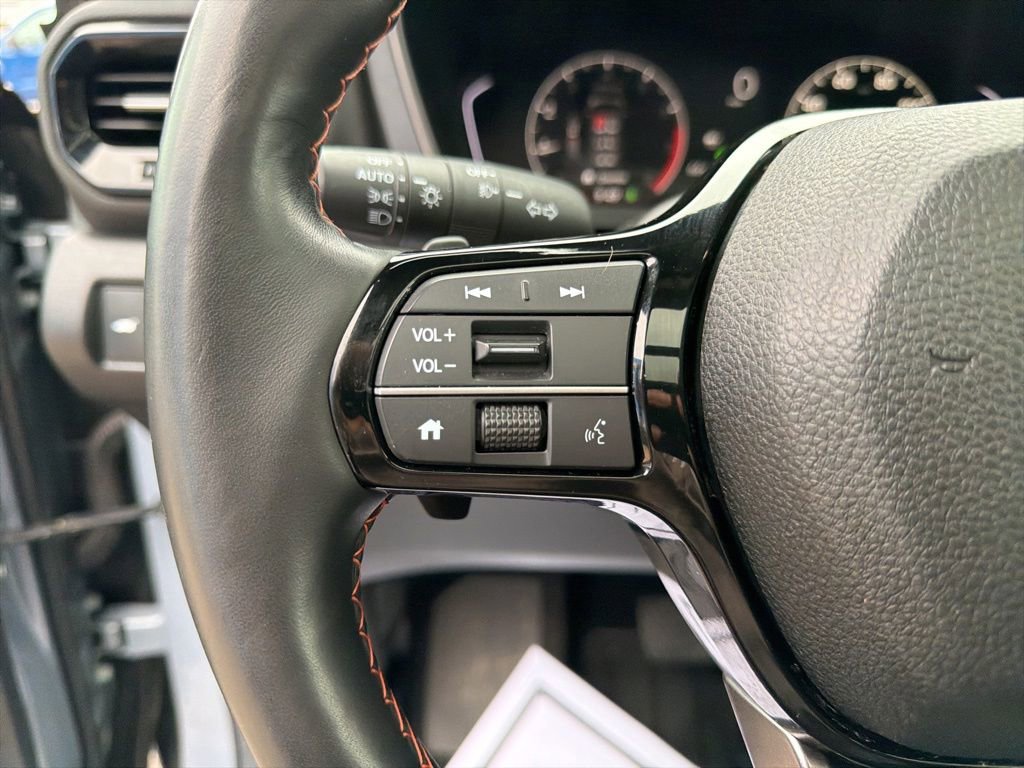 Used 2025 Honda Pilot TrailSport image 25