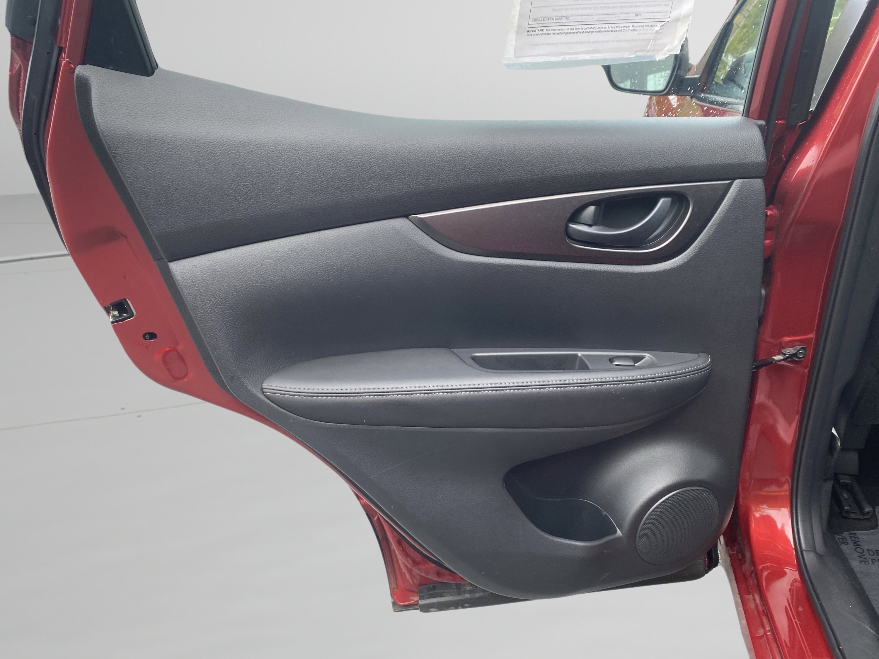 Used 2022 Nissan Rogue Sport S image 10