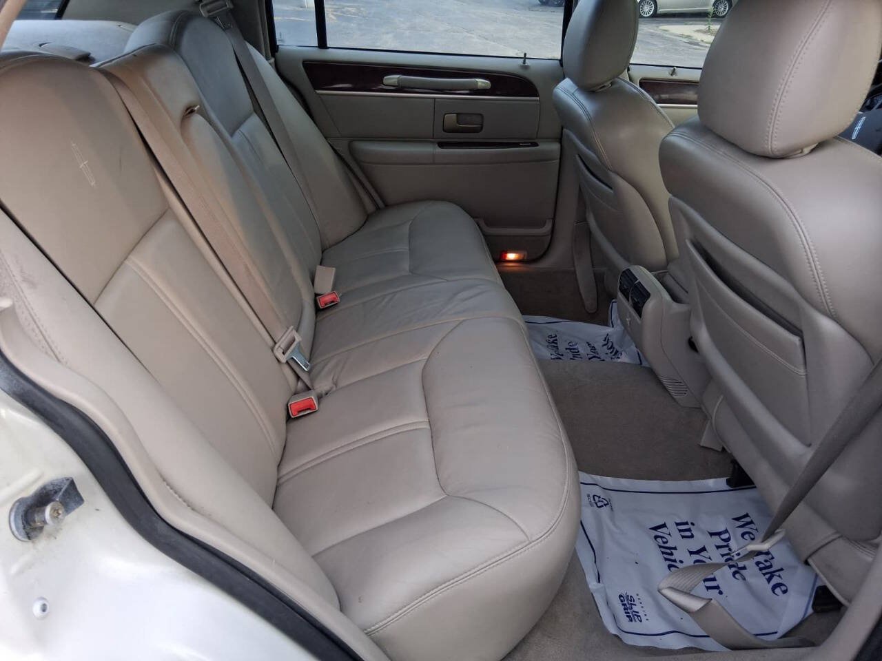 Used 2005 Lincoln Town Car Signature Limited RWD image 15