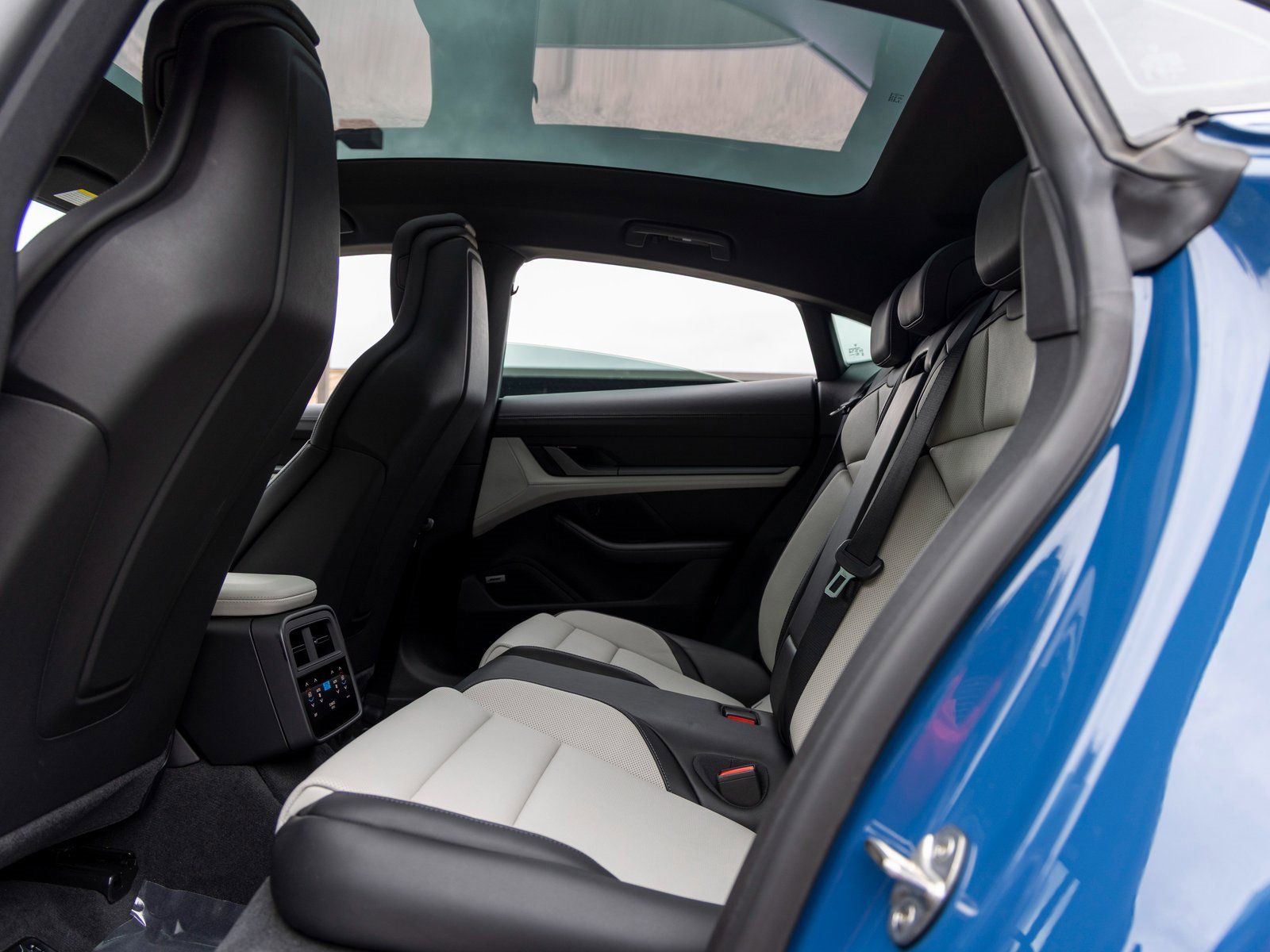 New 2025 Porsche Taycan 4S image 38