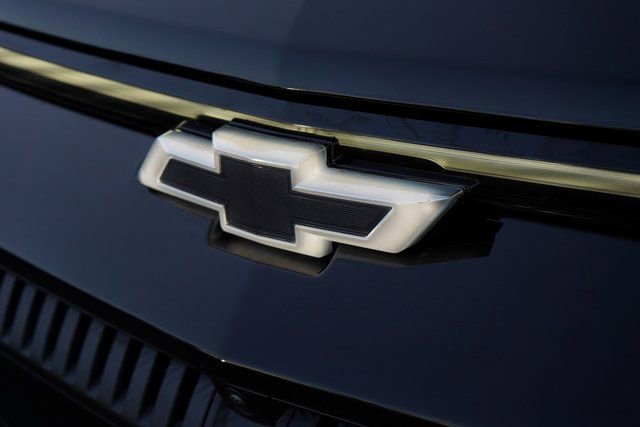 New 2025 Chevrolet Equinox EV LT image 15