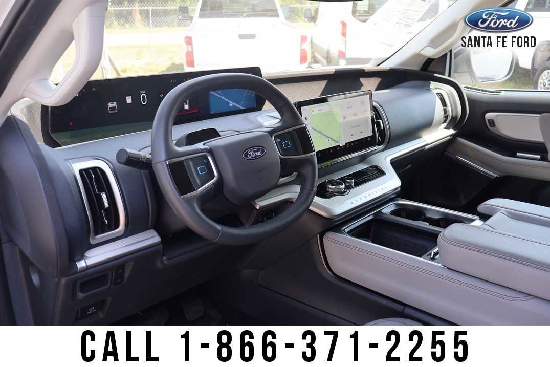 Used 2025 Ford Expedition Active RWD image 12