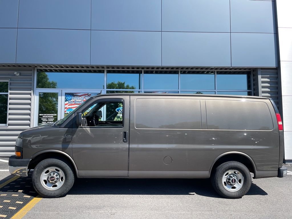 Used 2014 GMC Savana 2500 RWD image 2