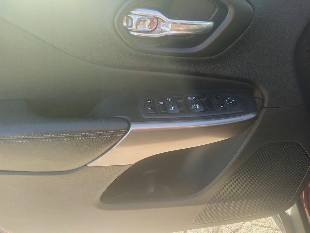 Used 2021 Jeep Cherokee Latitude Lux image 9