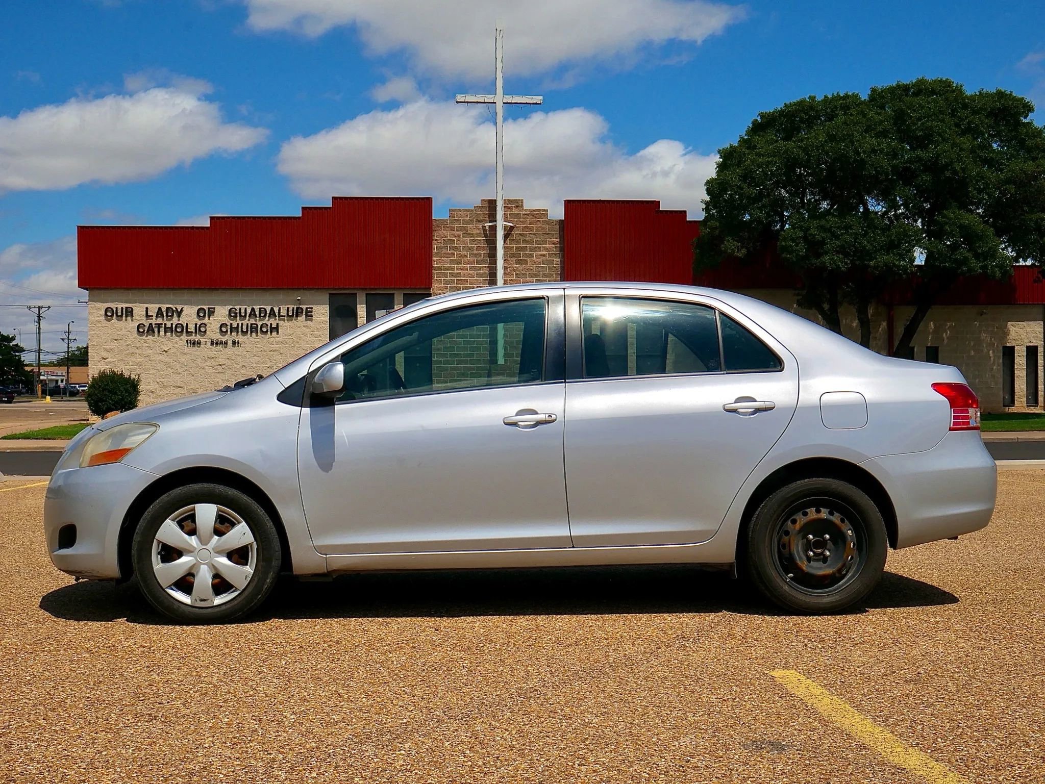 Used 2010 Toyota Yaris Sedan FWD image 10