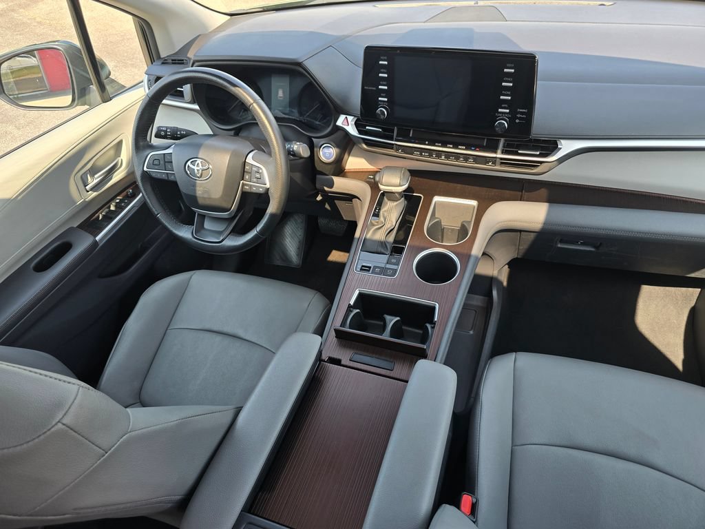 Certified 2024 Toyota Sienna XLE FWD image 22