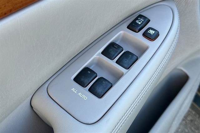 Used 2005 Lexus ES 330 FWD image 11
