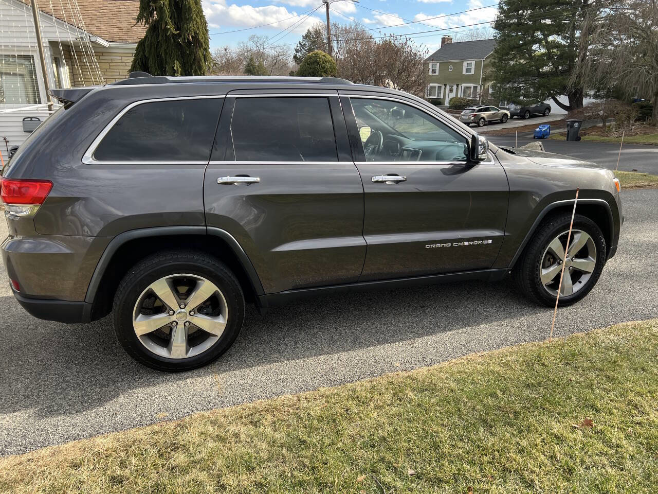 Used 2014 Jeep Grand Cherokee Limited w/ Luxury Group II image 2