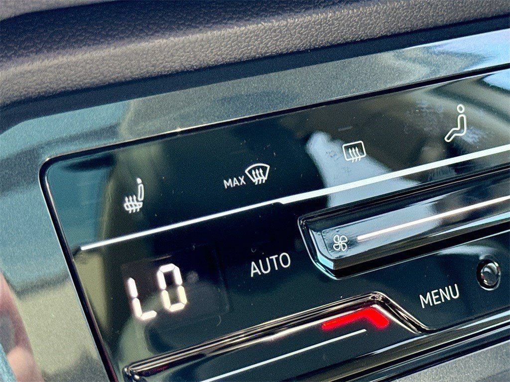 Used 2024 Volkswagen Tiguan SE FWD image 21