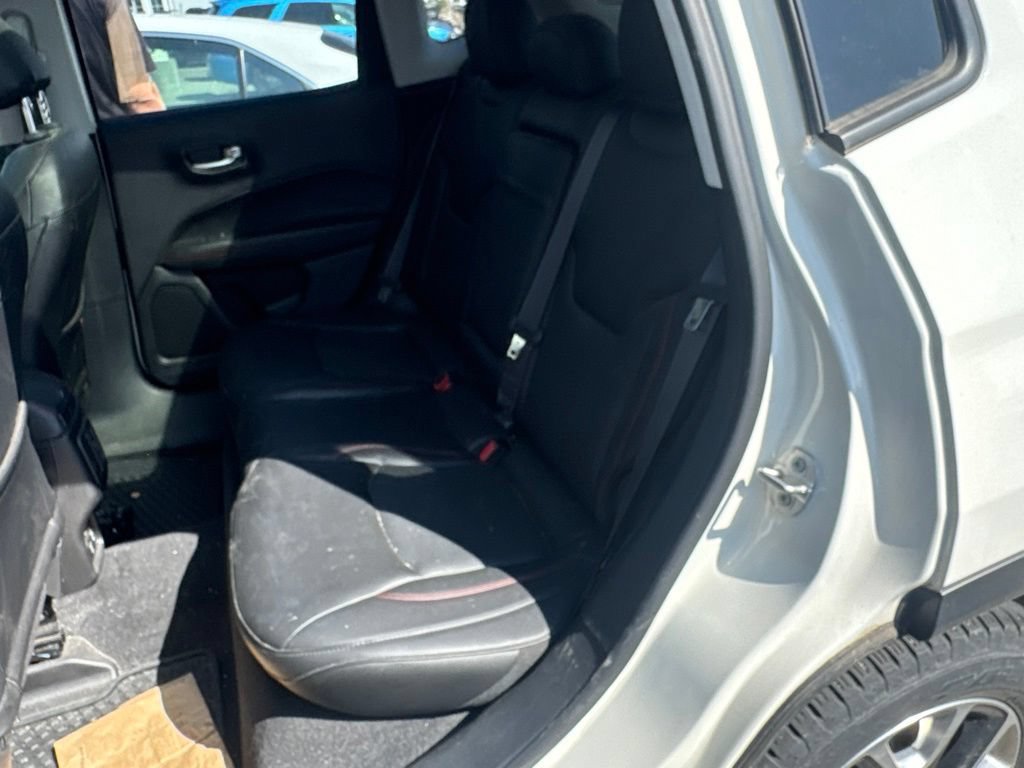 Used 2018 Jeep Compass Trailhawk w/ Leather Interior Group AWD/4WD image 14