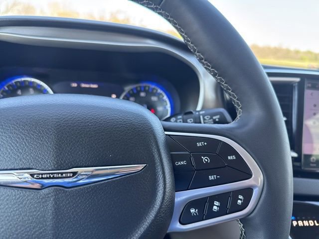 Used 2024 Chrysler Pacifica Touring-L image 12