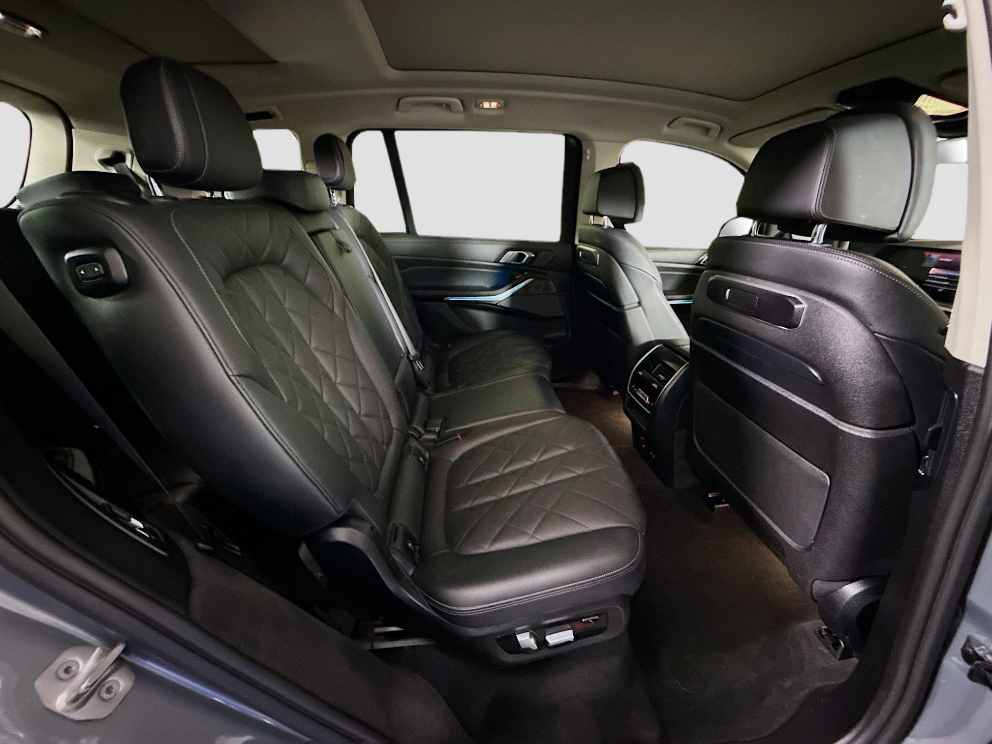 Used 2023 BMW X7 xDrive40i w/ Premium Package image 27