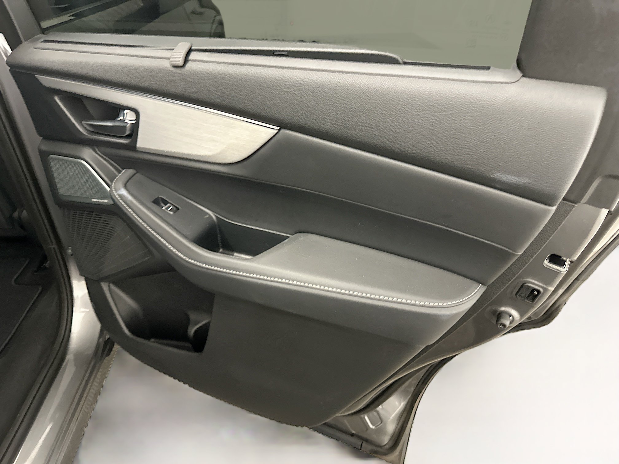 Used 2025 Acura MDX SH-AWD w/ Technology Package image 34