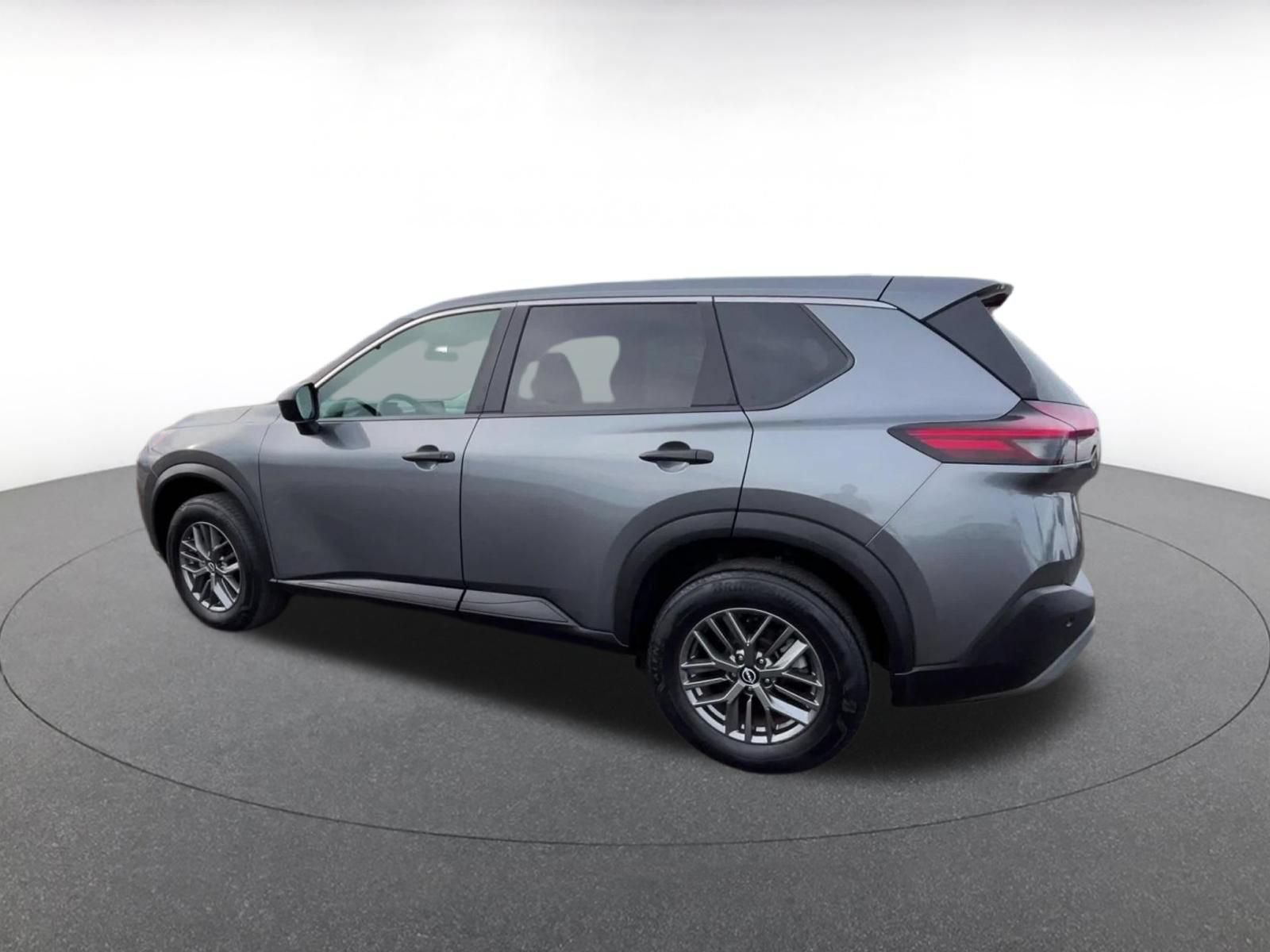 Used 2023 Nissan Rogue S FWD image 8