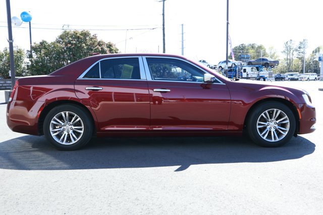 Used 2017 Chrysler 300 C RWD image 4