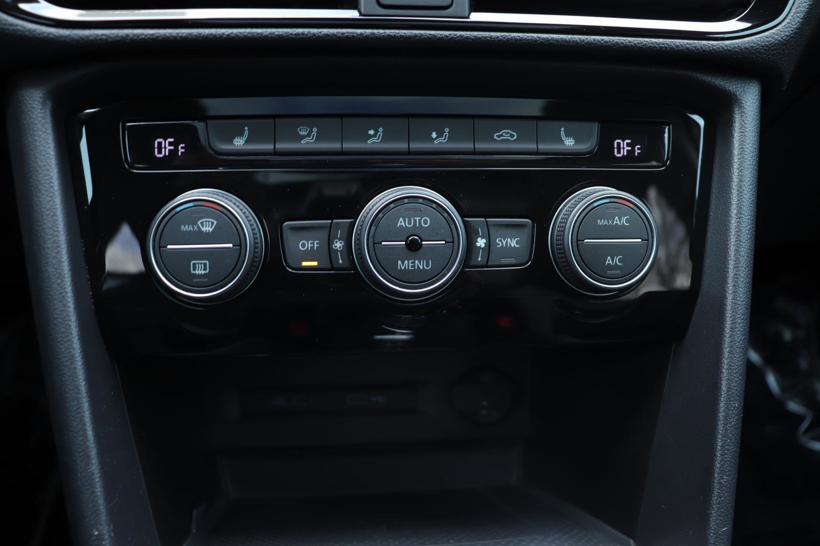 Used 2023 Volkswagen Taos SEL image 37