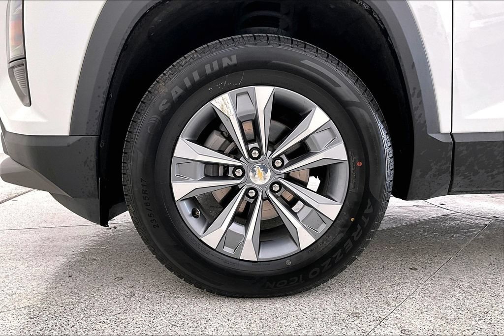 Used 2025 Chevrolet Equinox LT AWD/4WD image 11