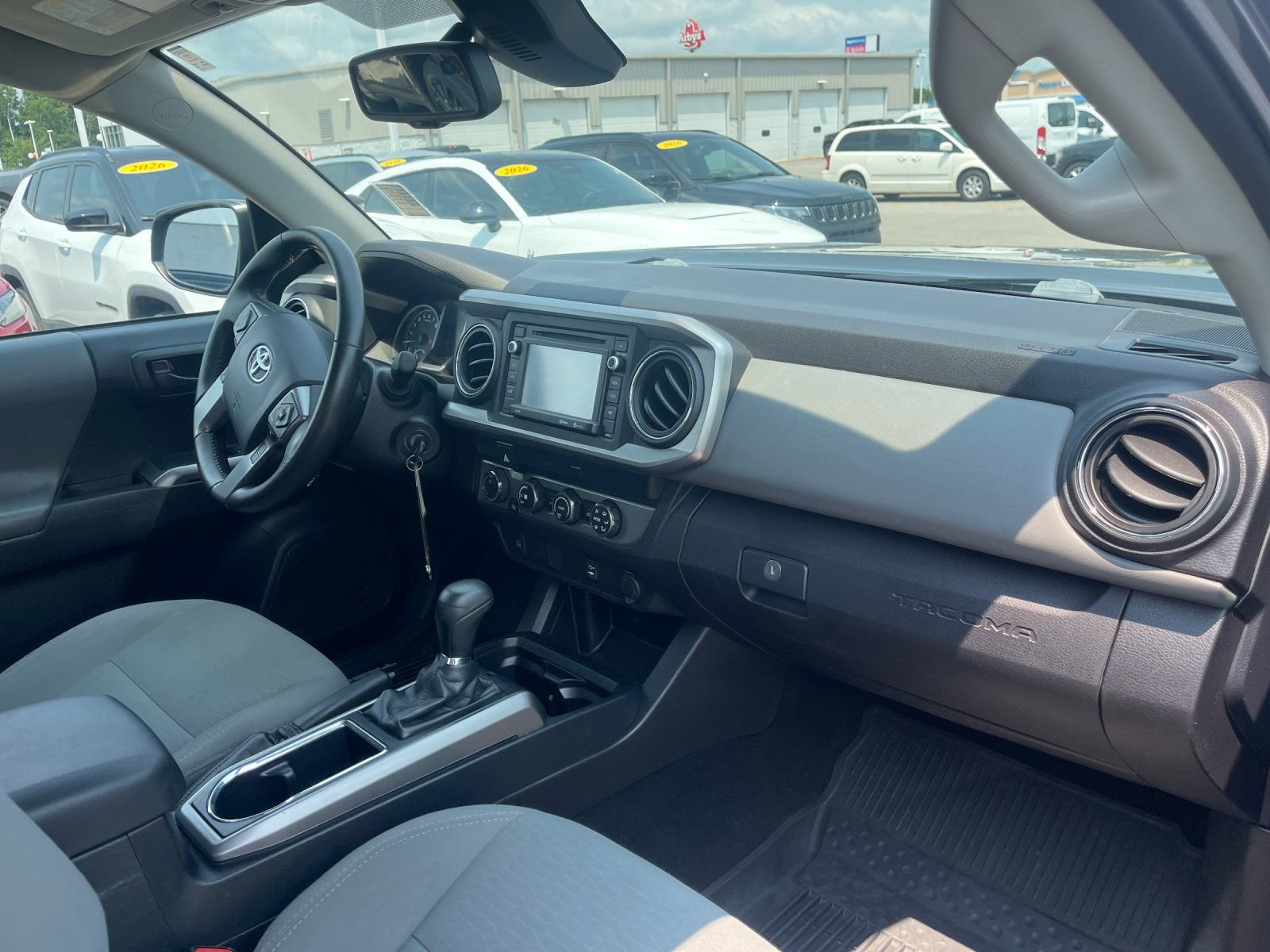 Used 2019 Toyota Tacoma SR5 AWD/4WD image 17