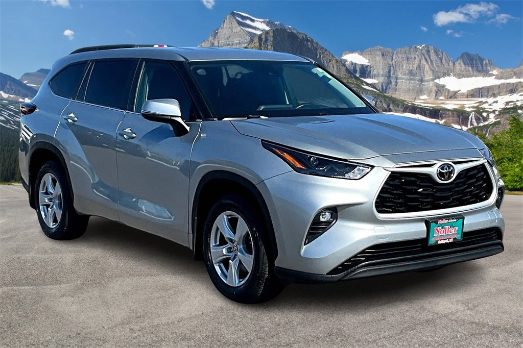 Used 2024 Toyota Highlander LE image 12