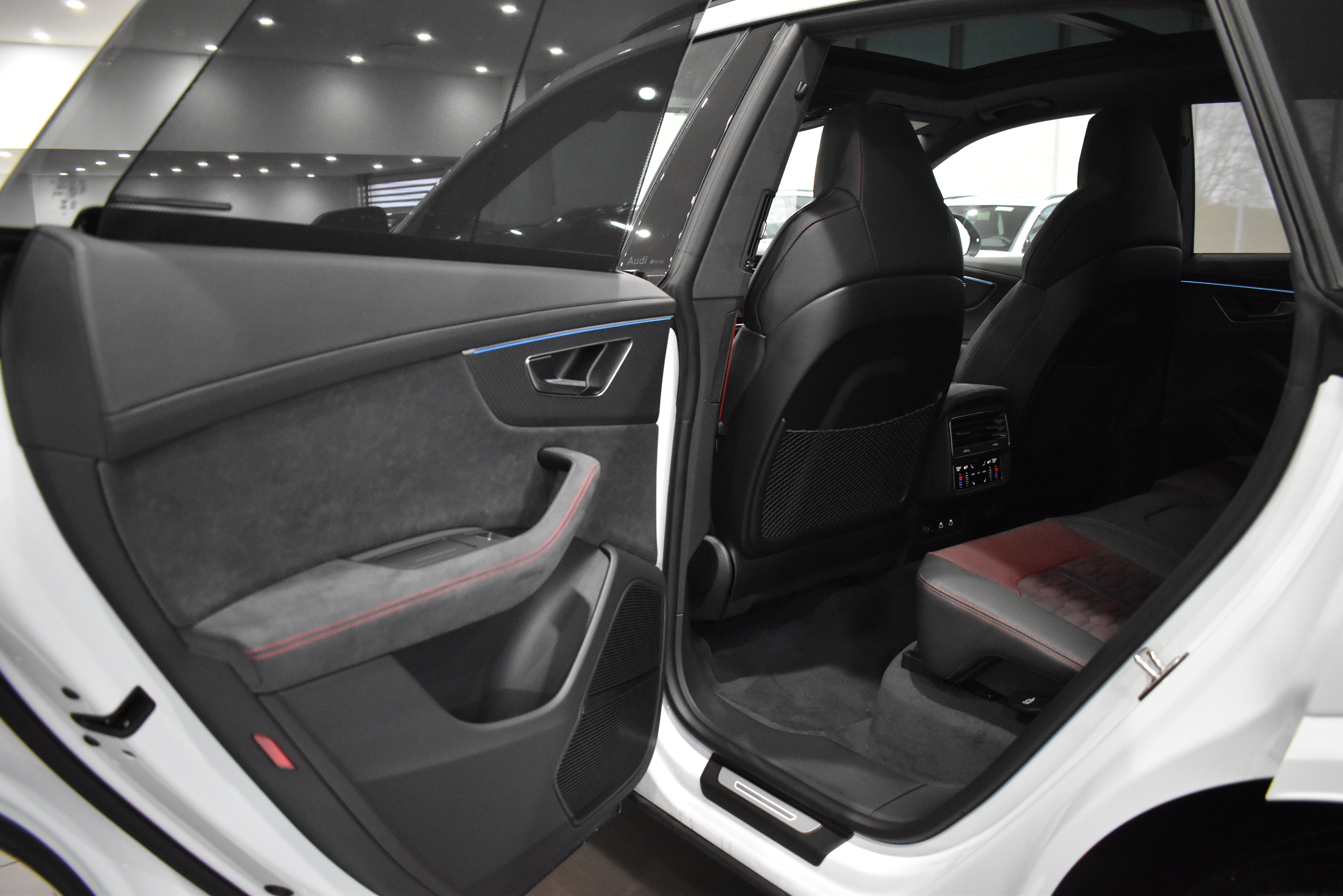 New 2026 Audi RS Q8 performance image 33