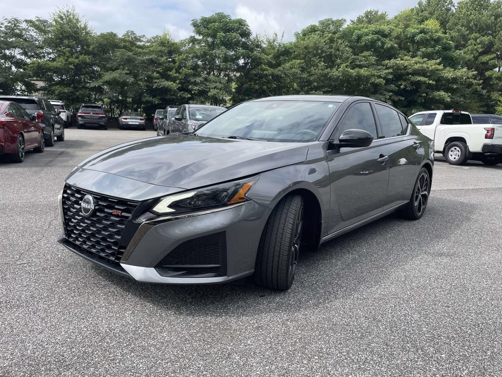 Used 2024 Nissan Altima 2.5 SR w/ SR Premium Package FWD image 7
