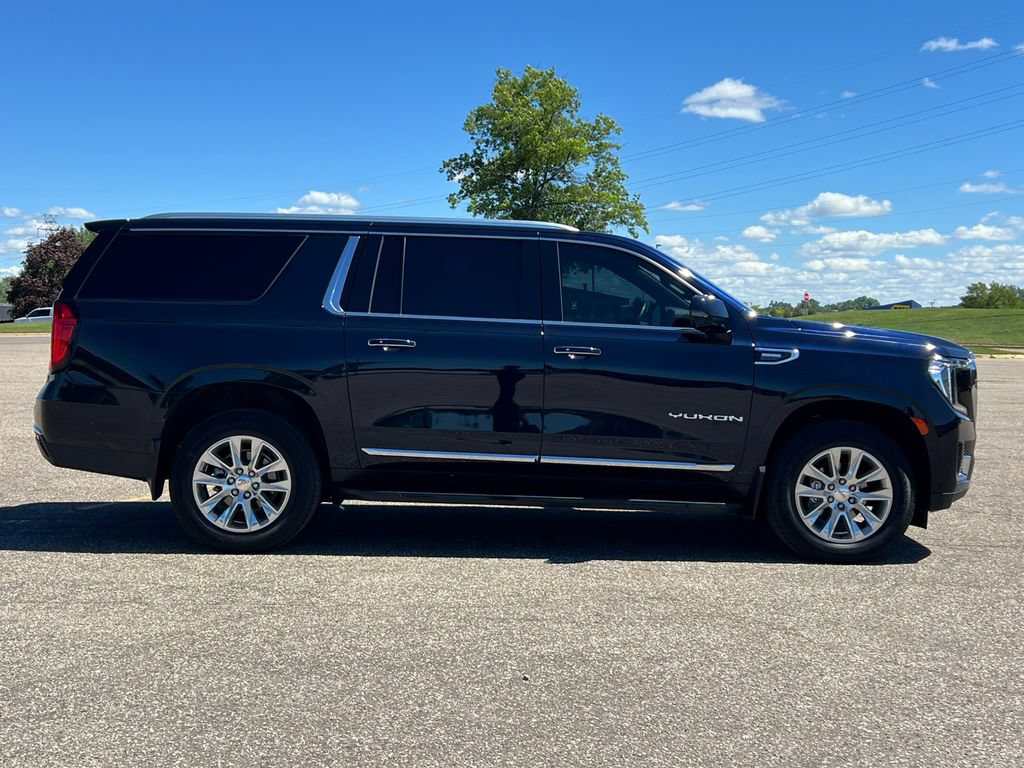 Used 2024 GMC Yukon XL SLT w/ SLT Luxury Package AWD/4WD image 58