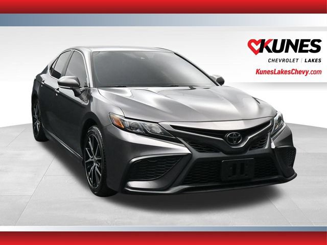 Used 2022 Toyota Camry SE FWD image 1