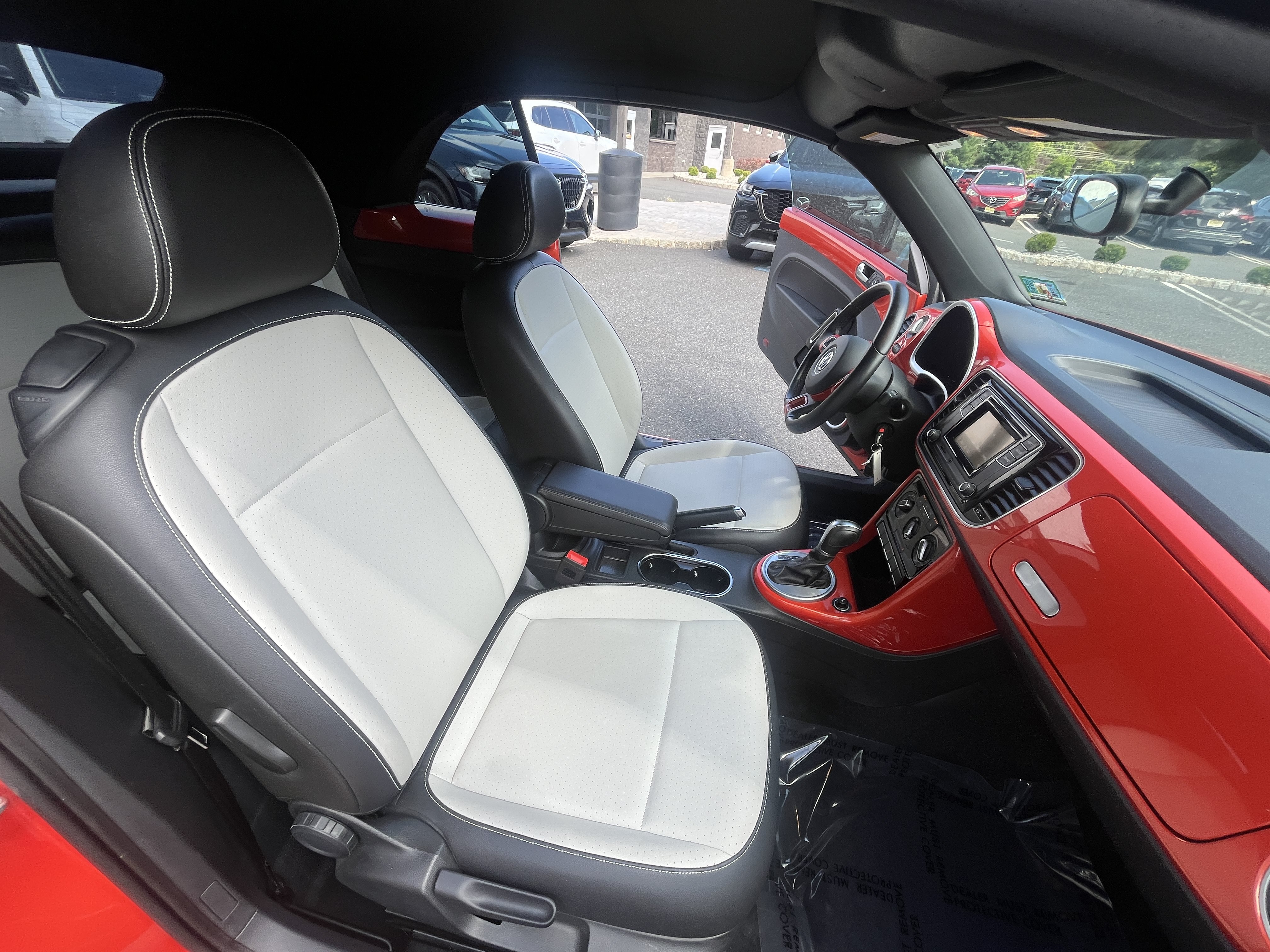 Used 2019 Volkswagen Beetle 2.0T S FWD image 33