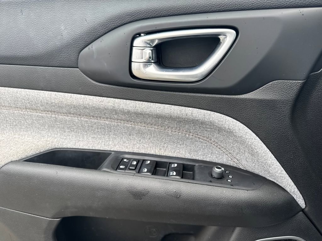 Used 2024 Jeep Compass Latitude image 18