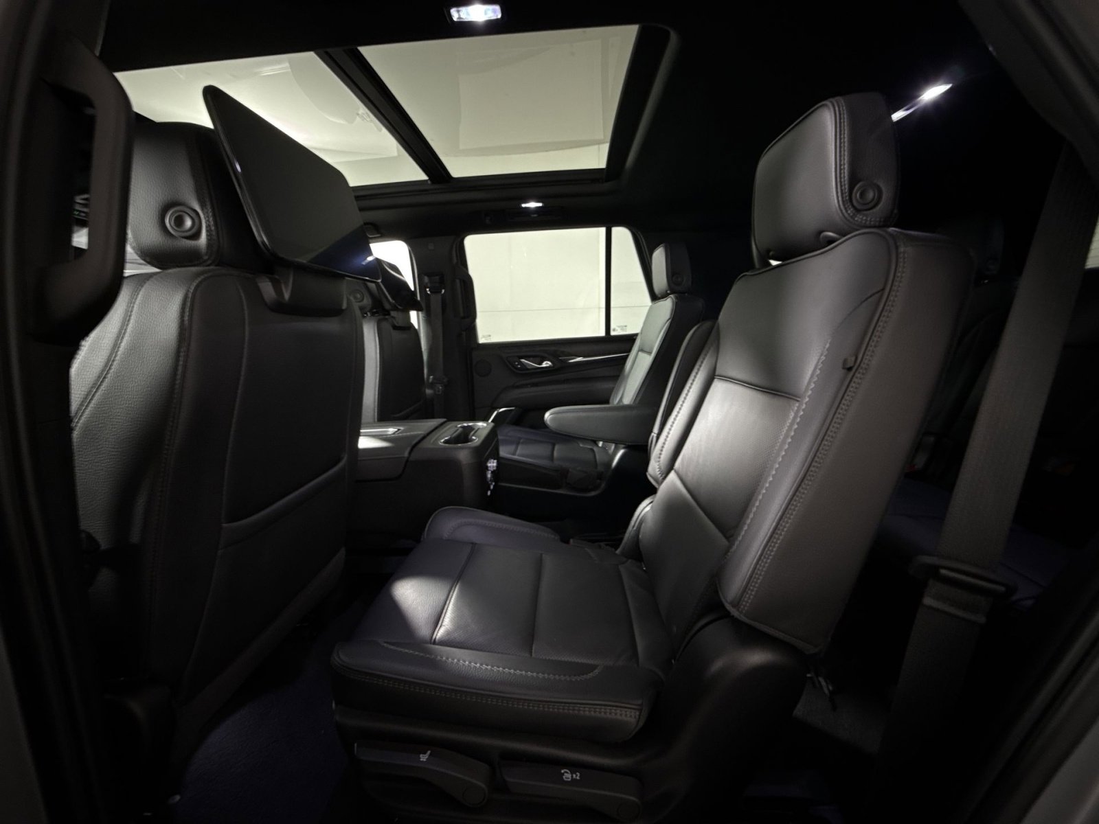 Used 2024 GMC Yukon Denali w/ Advanced Technology Package image 25