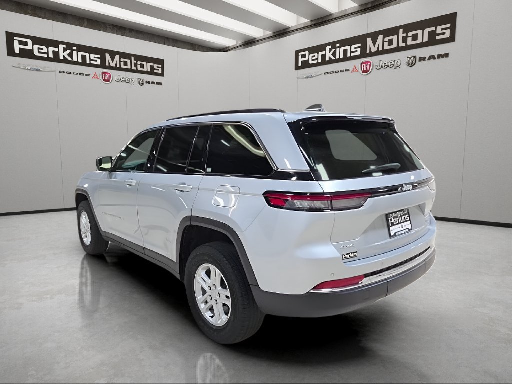 Certified 2024 Jeep Grand Cherokee Laredo AWD/4WD image 3