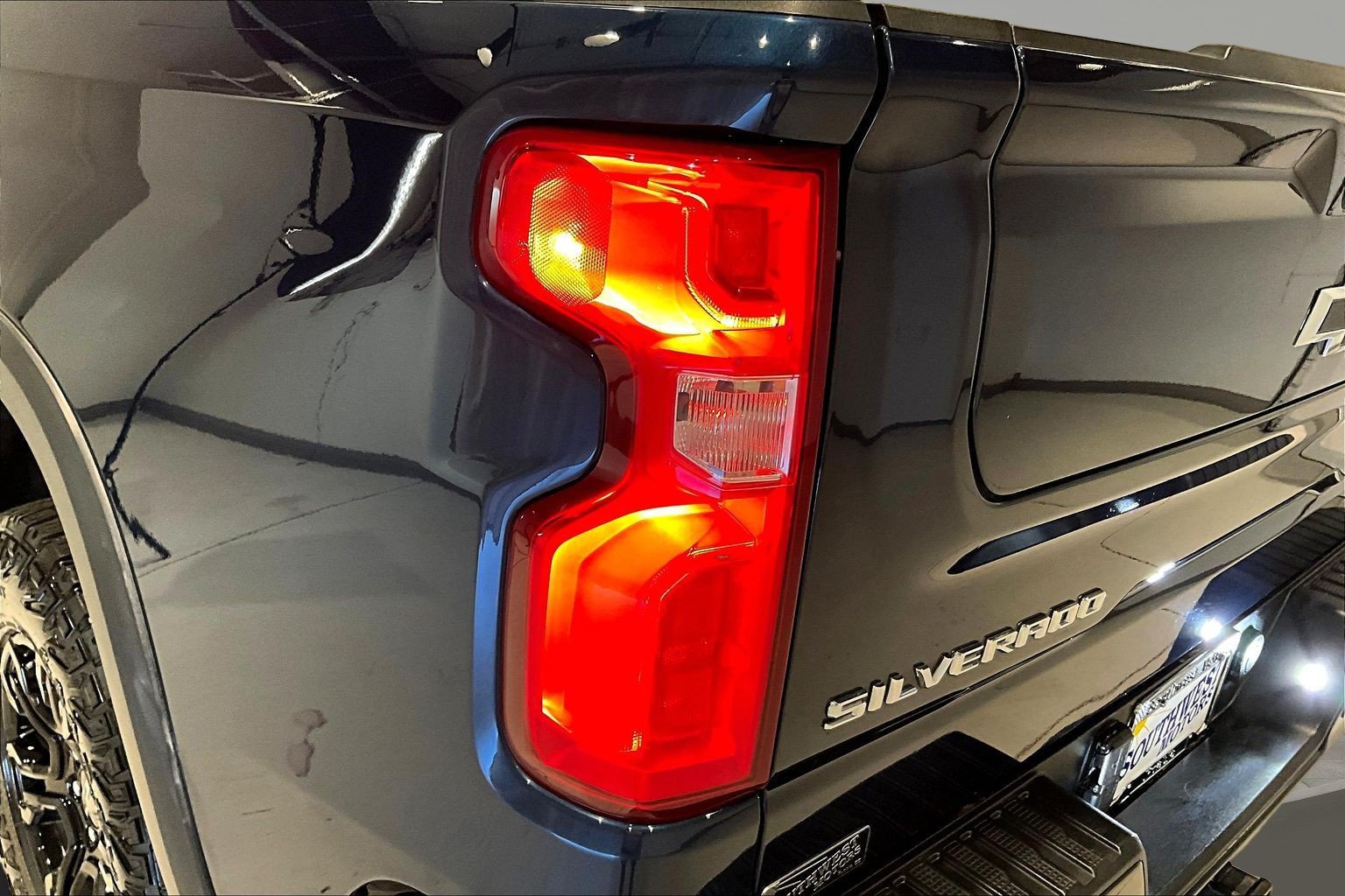 Used 2023 Chevrolet Silverado 1500 ZR2 w/ Technology Package AWD/4WD image 24