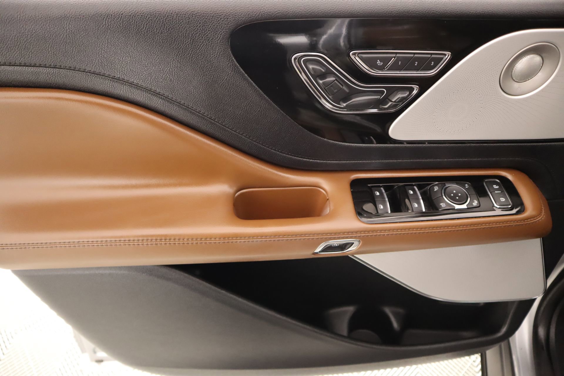 Used 2021 Lincoln Aviator Reserve w/ Equipment Group 201A AWD/4WD image 18